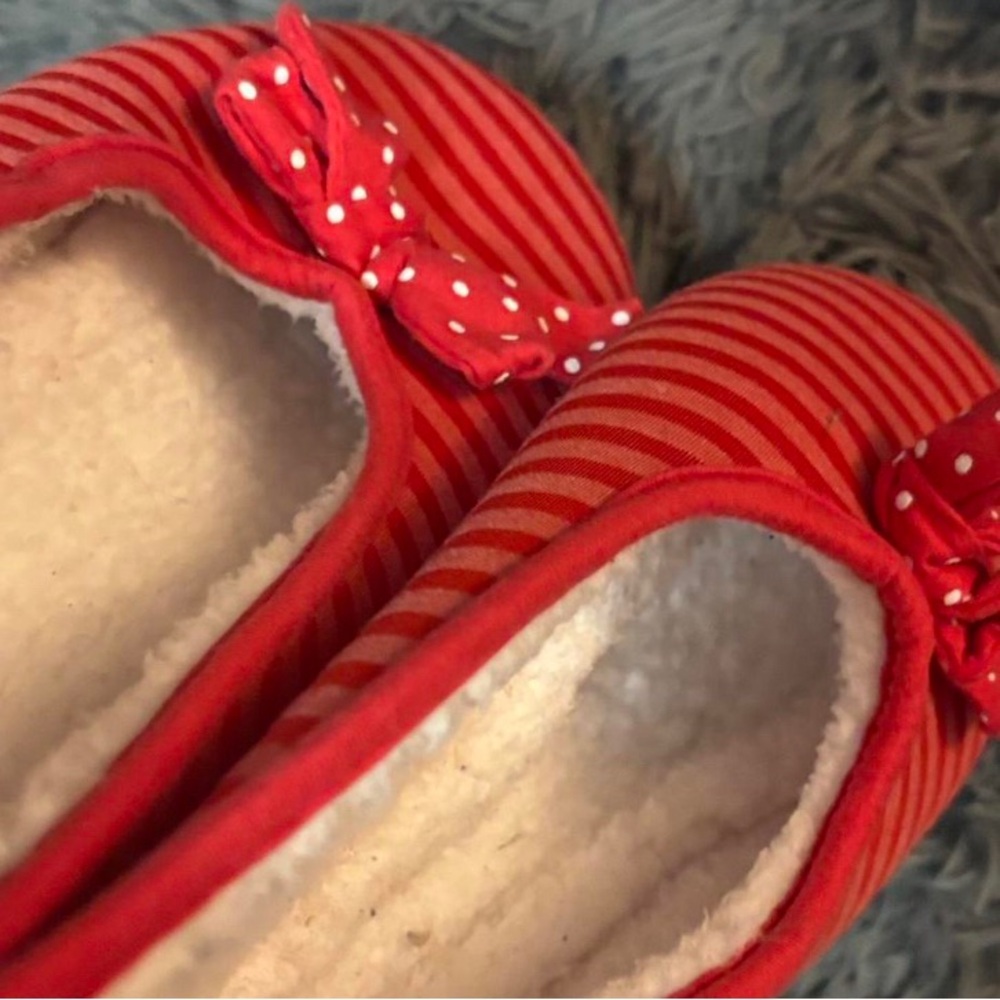 ww women’s well worn Red Striped Bow Slip-On slipper socks with grippy bottoms